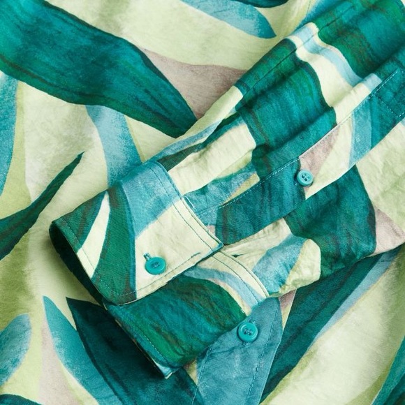 H&M Long-sleeved, lightweight button down. Turquoise and green tropical pattern. - Picture 2 of 2